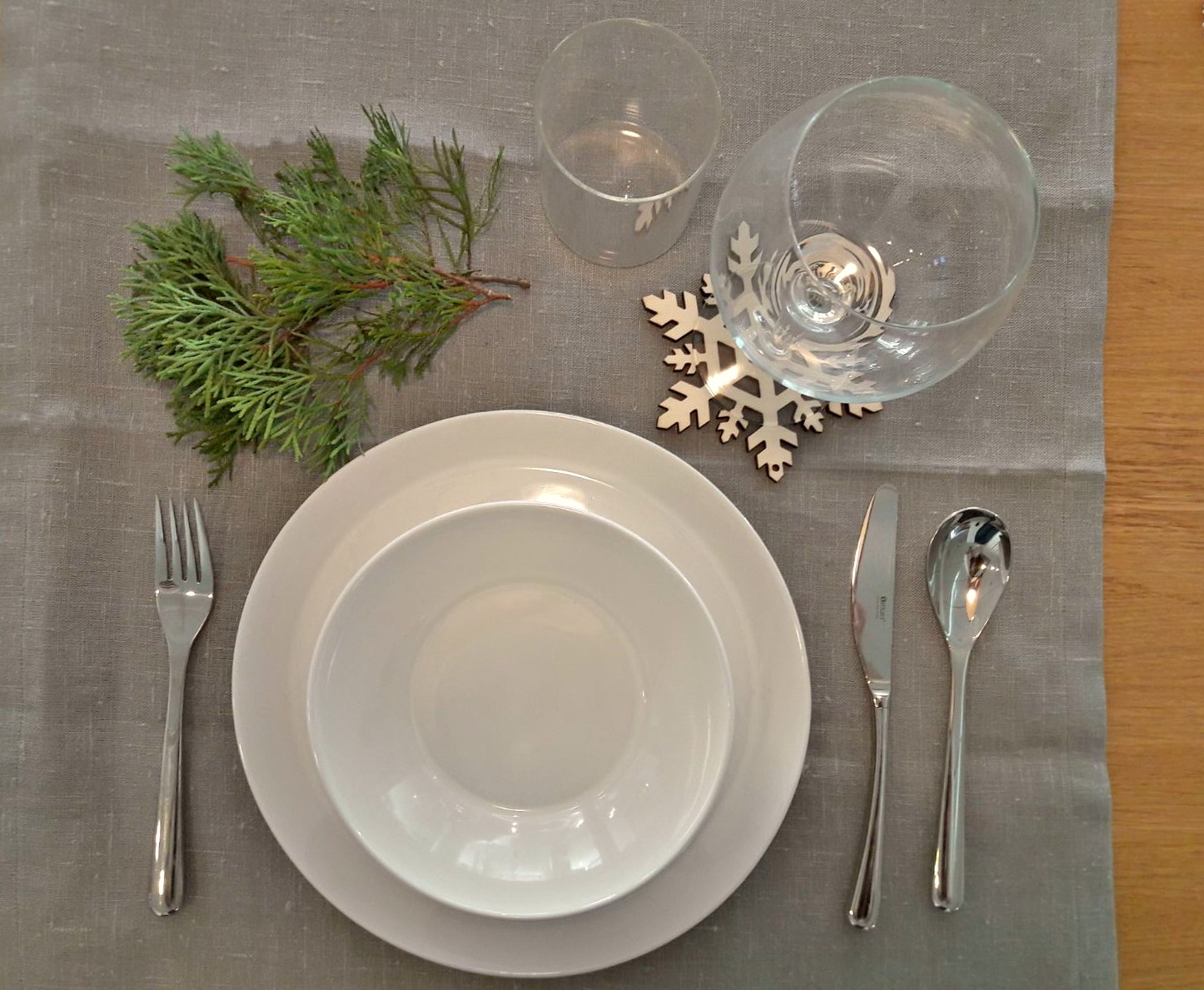 decorazioni di natale in legno per la tavola