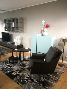 Selva_Arredamenti_Carlazzo_showroom_libreria-poltrona