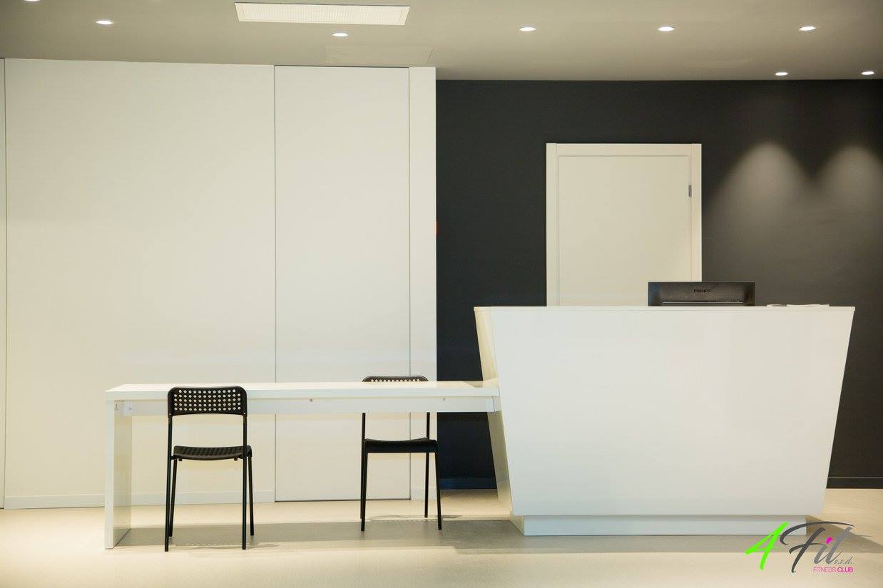 bancone-reception-4fit-palestra-carlazzo