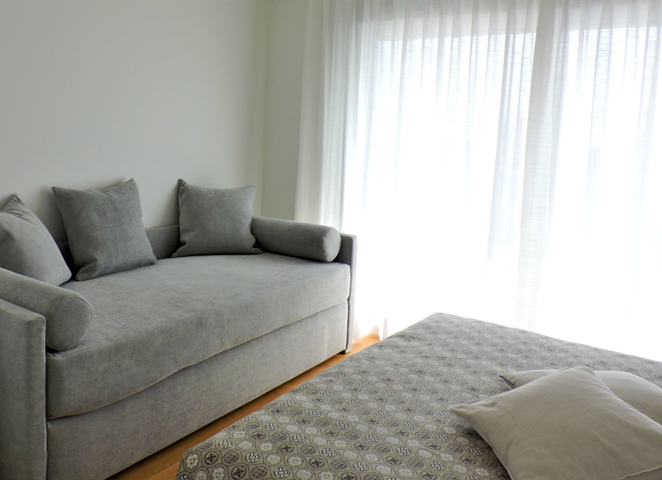 appartamento colorato letto biss