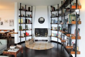 arredare una villa sul lago di como libreria su misura