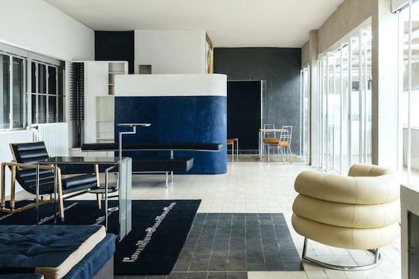 Eileen_Gray_villa_e_1027_Living_room_interior_2