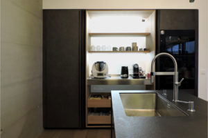 cucina nera valcucine armadio attrezzato