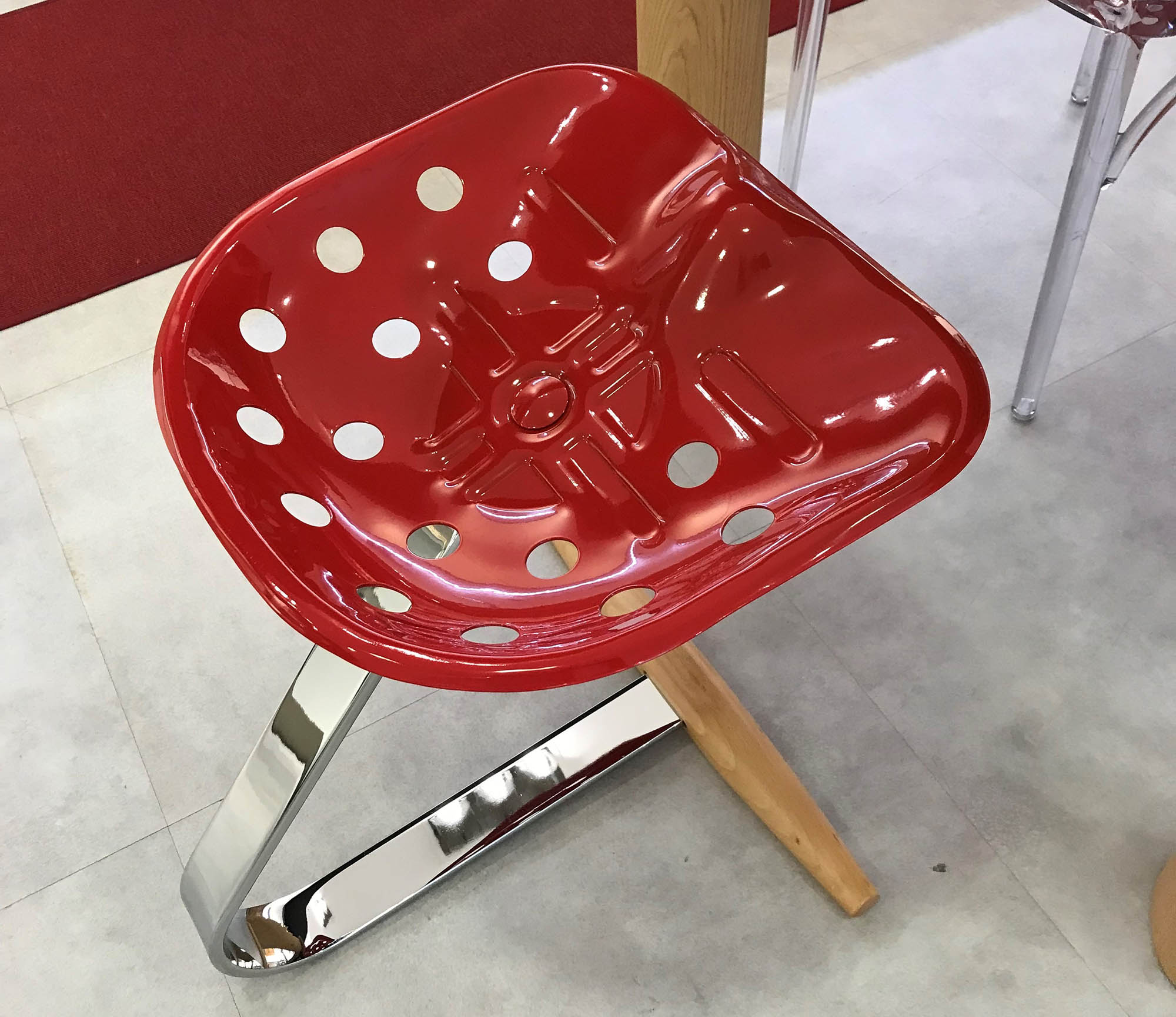 Zanotta Sgabello Mezzadro Image
