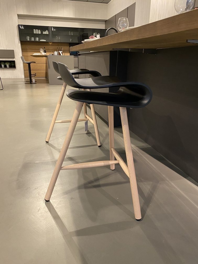 Sgabello BCN Kristalia pbt e legno Image